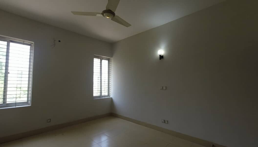 Gulberg Prime Location 1 Kanal House For Rent 33