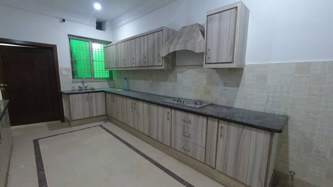 Gulberg Prime Location 1 Kanal House For Rent 37