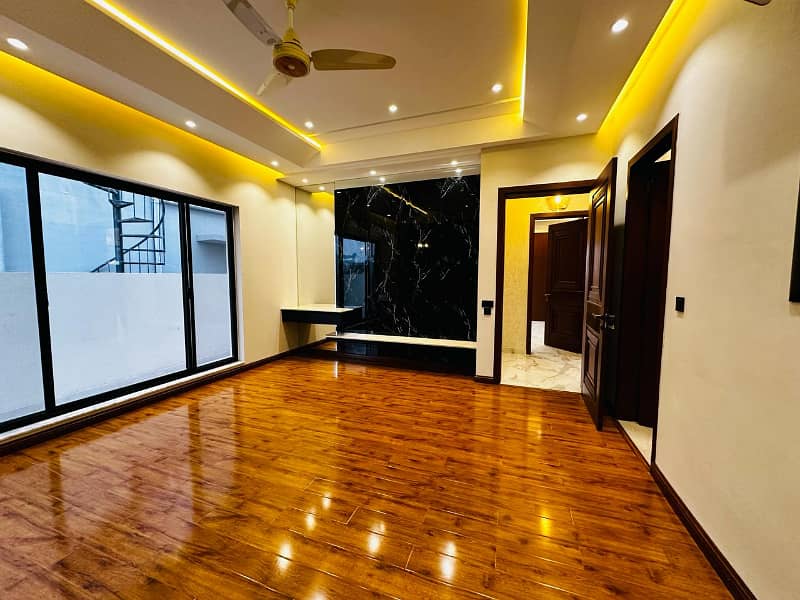 Perfect 1 Kanal House for Sale in N Block, Phase 6, DHA Lahore 128 Properties 7