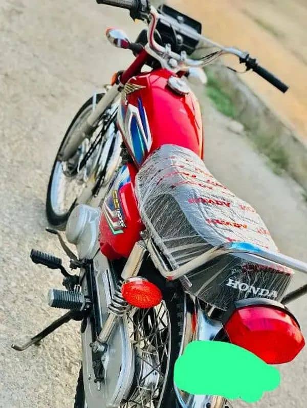 Honda cg 125 2022 good condition first owner karachi num 3