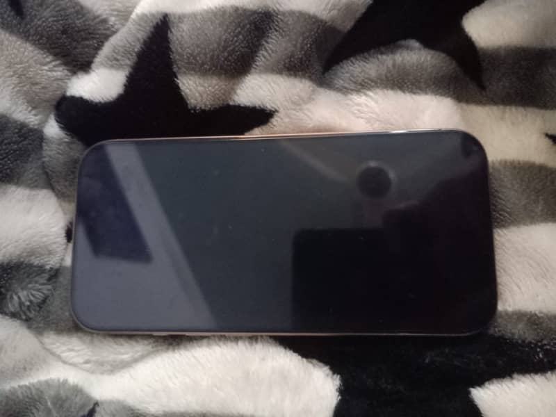 Iphone 16 pro non PTA sim working 3 months comimg fr Saudia 3