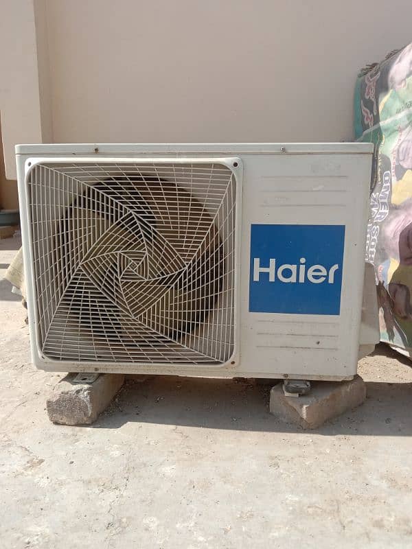 Haier. 1 ton split AC red colour 10 by 9 condition 4