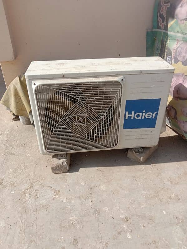 Haier. 1 ton split AC red colour 10 by 9 condition 6