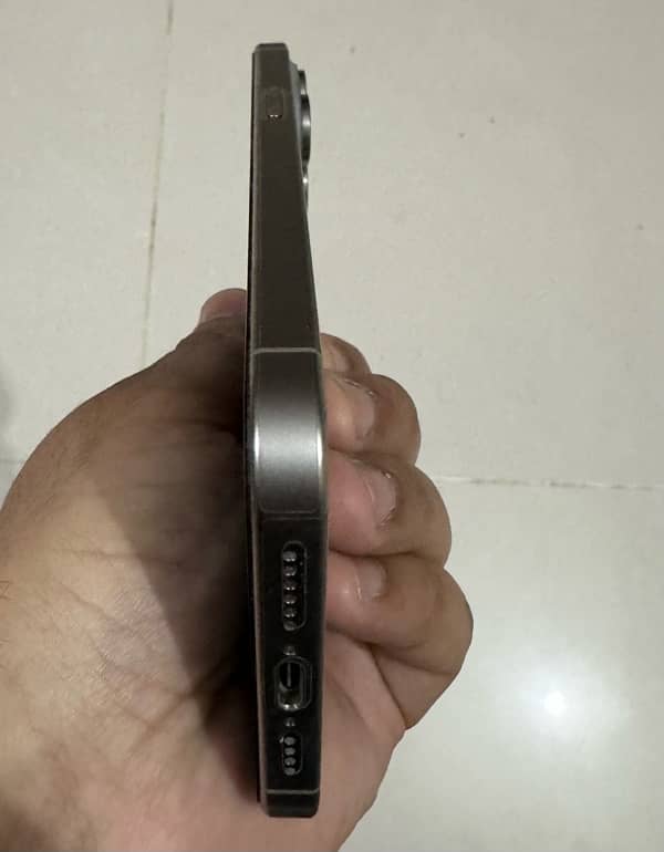 Iphone 15 Pro Max 256-Non PTA 4