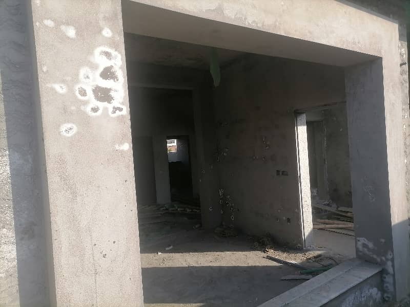 Grey Structure 5 Marla House Available In Grand Avenue Housing Scheme - Block A For Sale 6