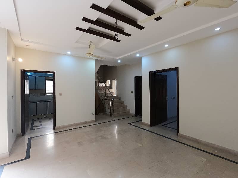 Prime Location 10 Marla House For sale In The Perfect Location Of Central Park - Block A 20