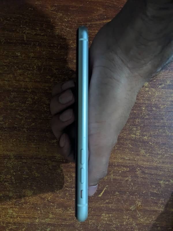 iphone 11 white 4