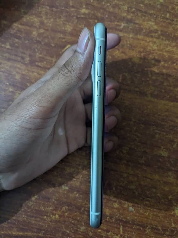 iphone 11 white 6