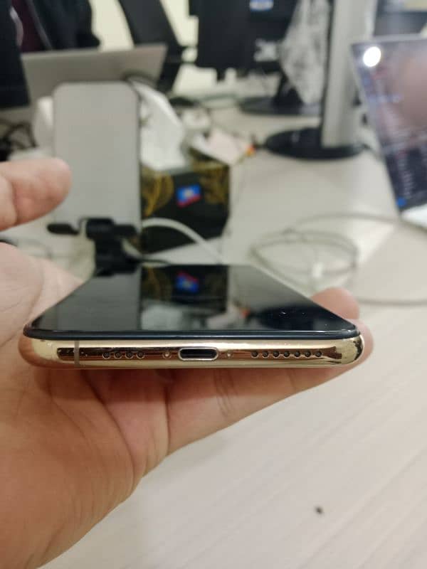 iphone XS Max Golden 3