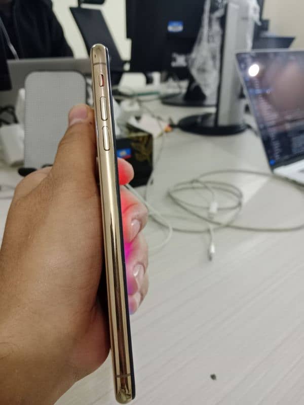 iphone XS Max Golden 4