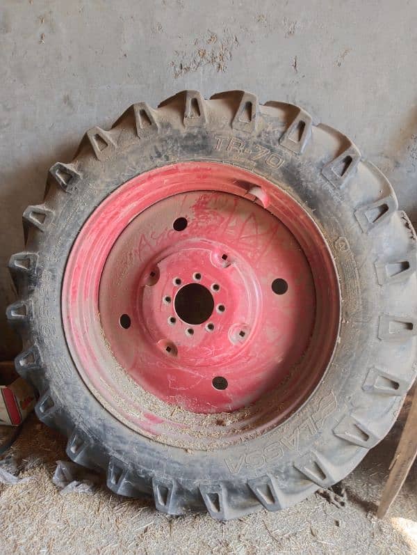 Tyre Massey 385 1