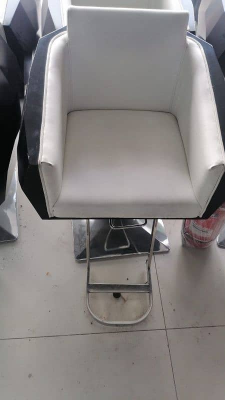 salon chair 1