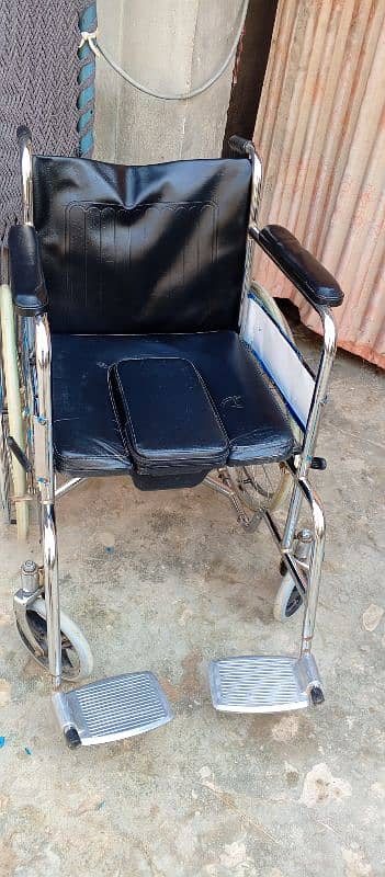 Wheel Chair With Pot System 1