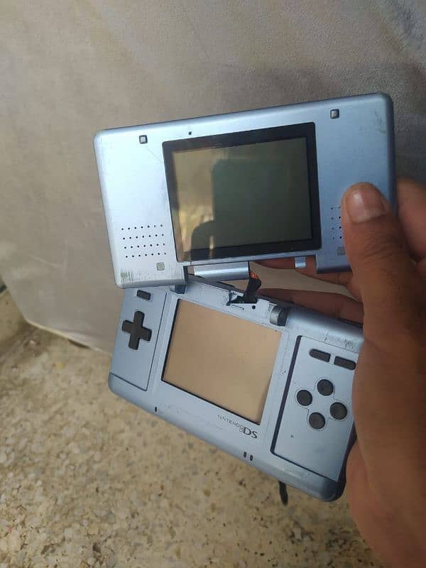 Nintendo DS 4