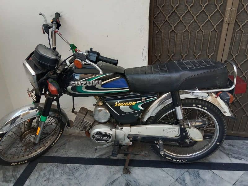 Suzuki 2002 model motorcycle 2