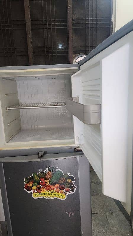 Daw lance fridge medium size 2