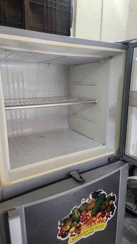 Daw lance fridge medium size 7