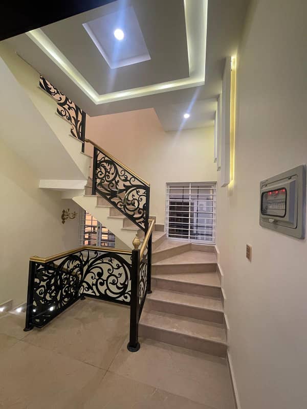 8 mrle house available for sale faisal town 8