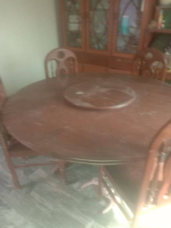 Round dining table with 6 chaire 1