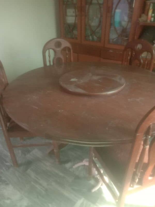 Round dining table with 6 chaire 2