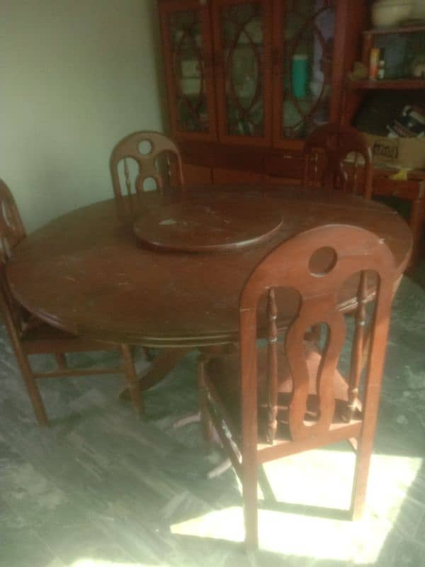 Round dining table with 6 chaire 3