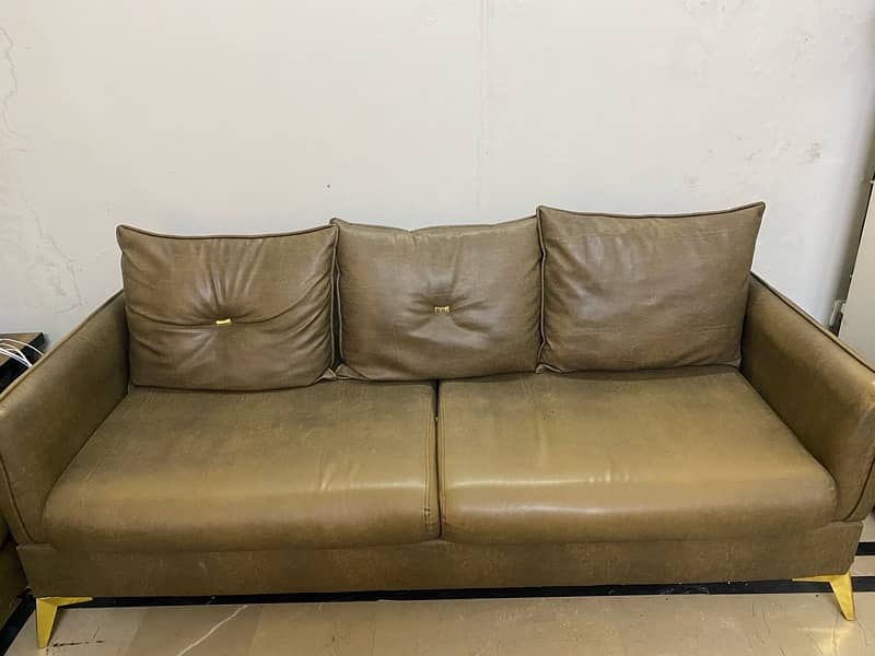 Sofa Set 5 seater’s and table 0