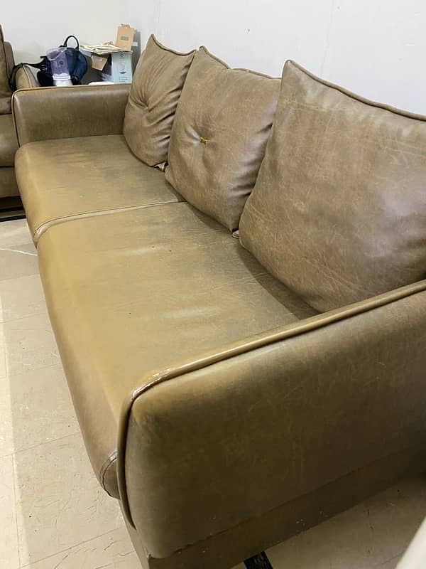 Sofa Set 5 seater’s and table 2