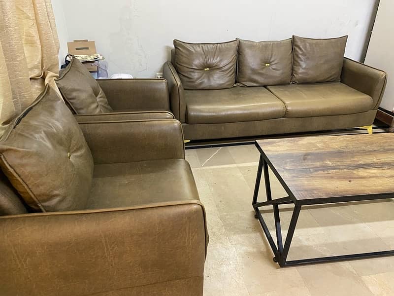 Sofa Set 5 seater’s and table 4