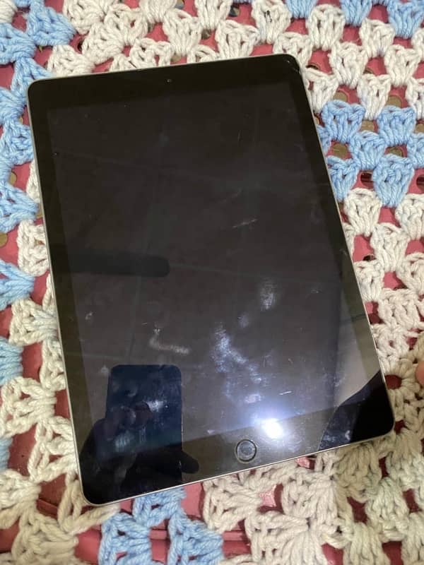 Apple Ipad 5th Generation Good Condition 3