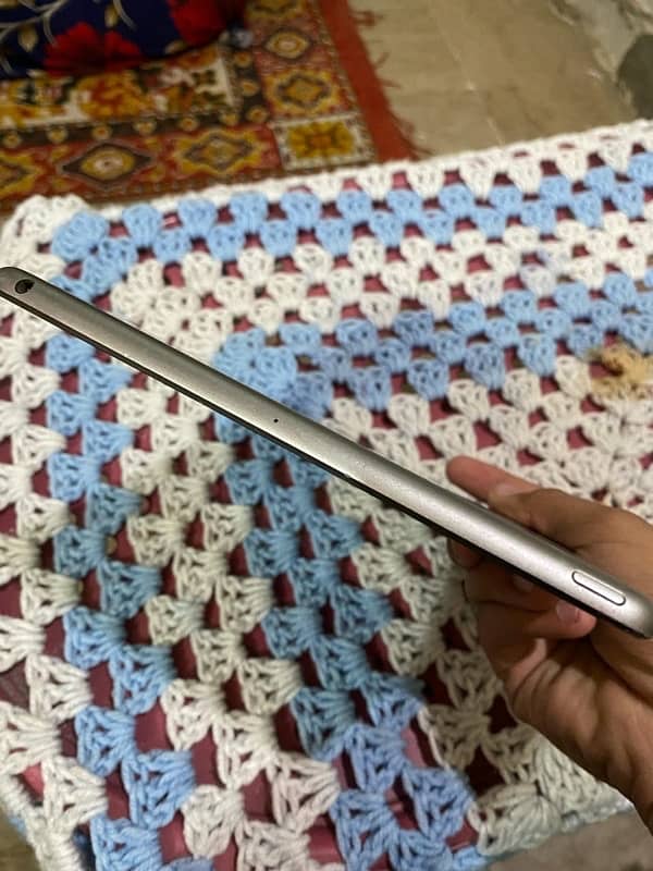 Apple Ipad 5th Generation Good Condition 5