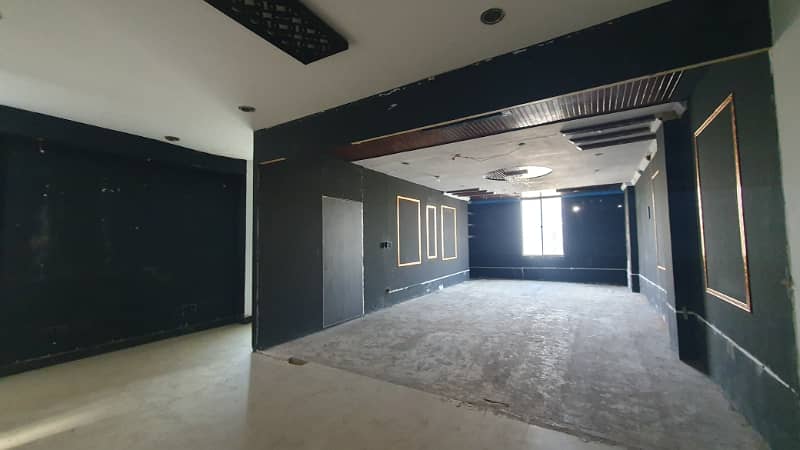 800 Square Feet Commercial New Corporate OFFICE FOR RENT GULBERG 3 1