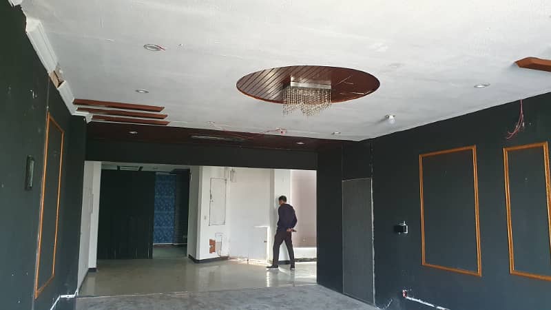 800 Square Feet Commercial New Corporate OFFICE FOR RENT GULBERG 3 8