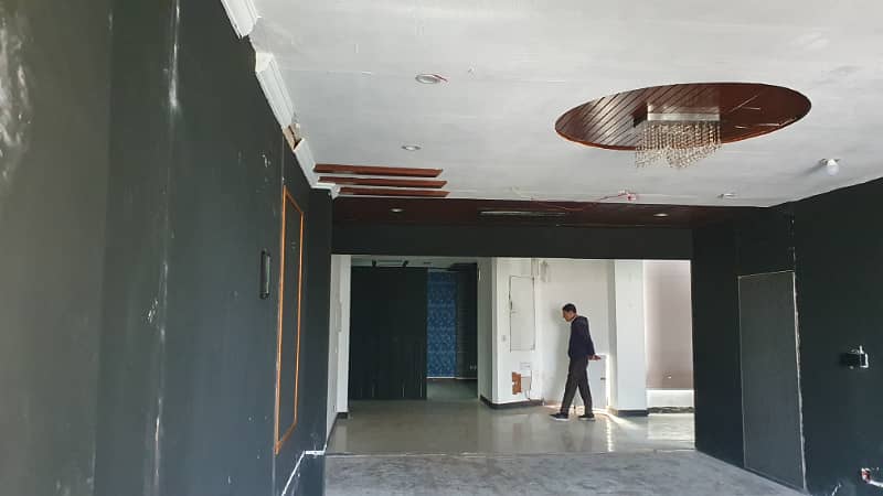 800 Square Feet Commercial New Corporate OFFICE FOR RENT GULBERG 3 9