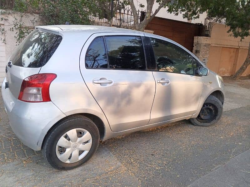 Toyota Vitz 2007 / 2011 ( home use car in good condition) 1