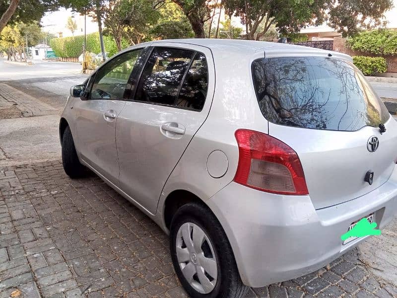 Toyota Vitz 2007 / 2011 ( home use car in good condition) 2