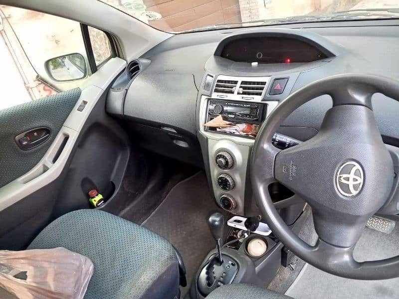 Toyota Vitz 2007 / 2011 ( home use car in good condition) 8