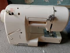 Libero KN-300DX compact sewing machine