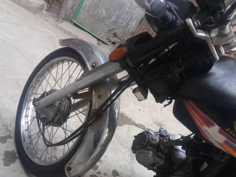 Honda CD 70 for sale in Lahore 1