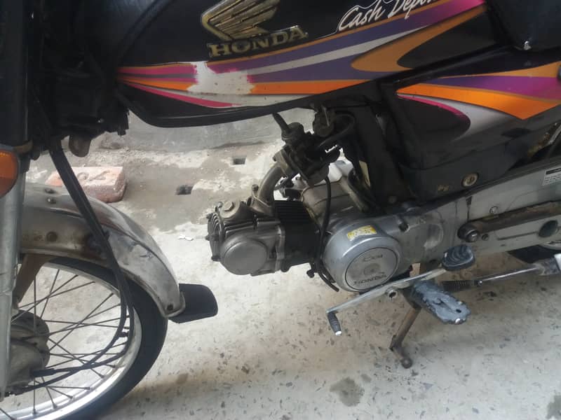 Honda CD 70 for sale in Lahore 3