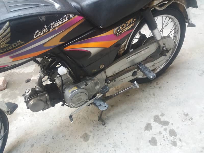 Honda CD 70 for sale in Lahore 5