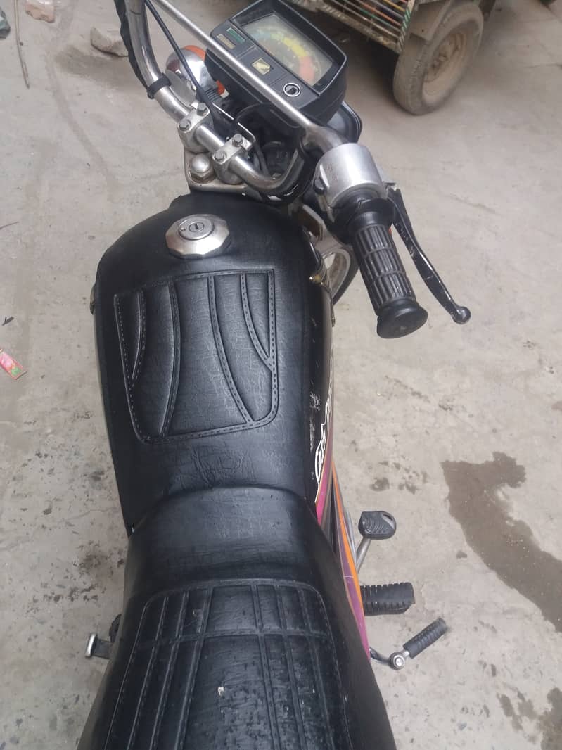 Honda CD 70 for sale in Lahore 8