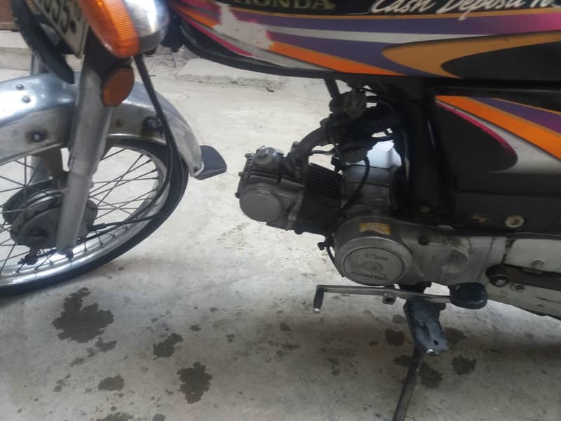 Honda CD 70 for sale in Lahore 11