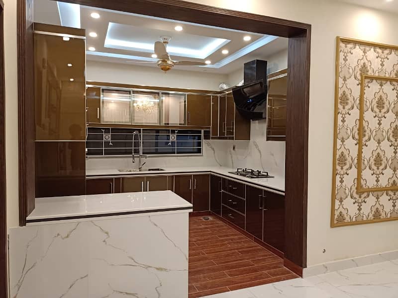 10 Marla House For Sale In Overseas B Bahria Town Lahore 10