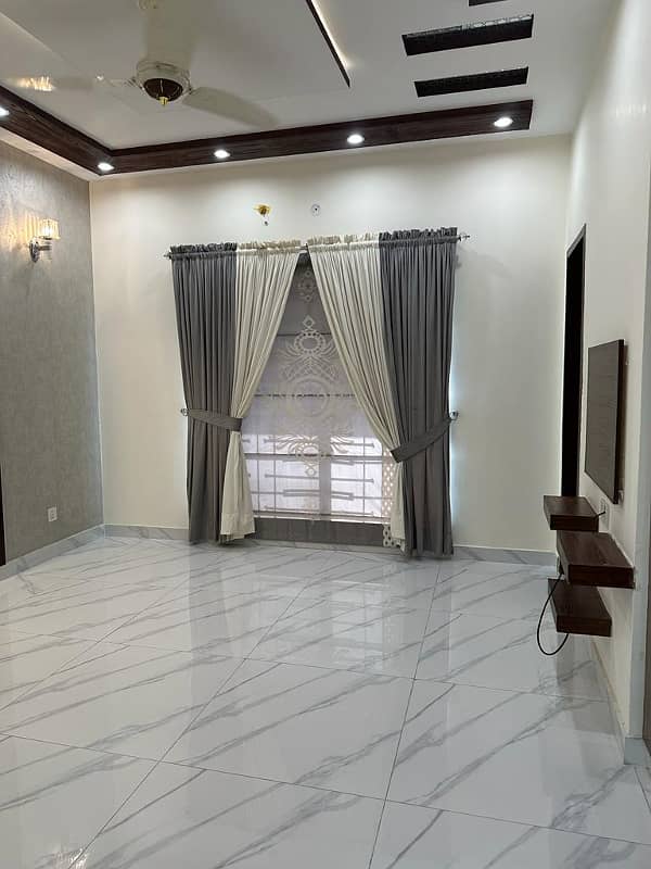 10 Marla House For Sale In Overseas B Block Bahria Town Lahore 4