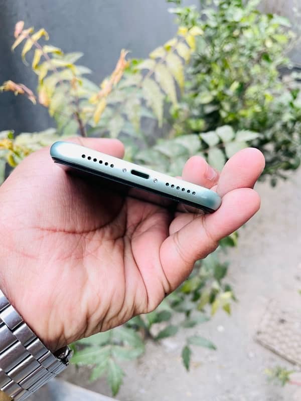 iphone 11 256gb dual sim pta approved urgent sale 3