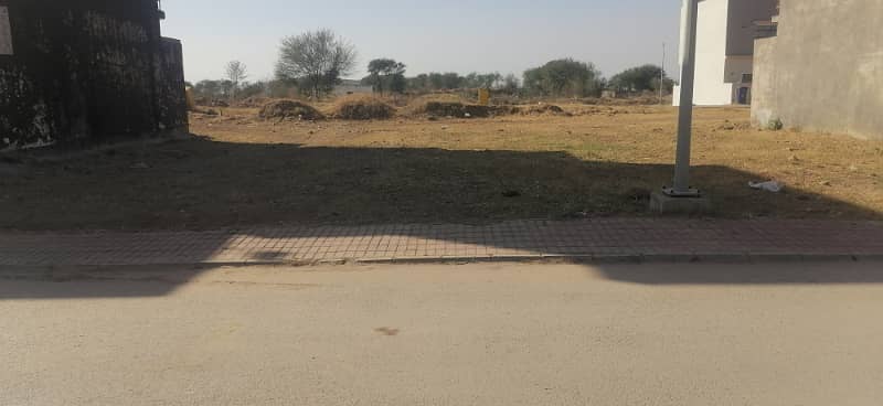 INVESTOR RATE 5 MARLA PLOT AVAILABLE FOR SALE IN BLOCK E-4 2