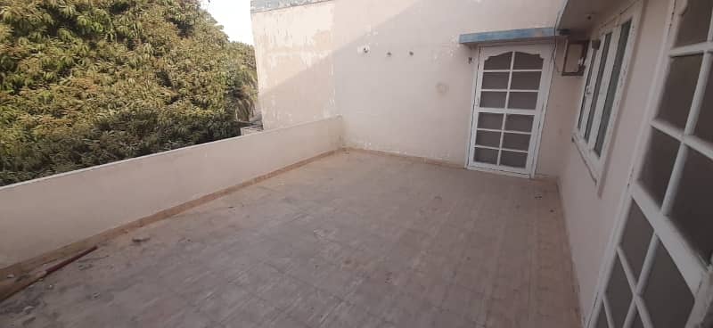 Upper Portion Of 400 Square Yards In Gulshan-e-Iqbal - Block 4A For rent 1