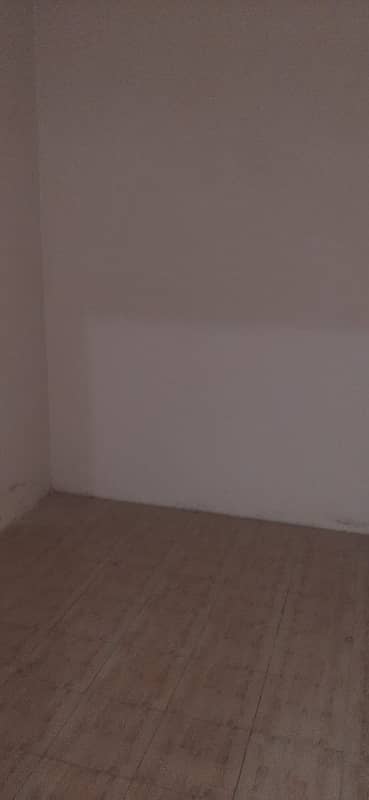 Upper Portion Of 400 Square Yards In Gulshan-e-Iqbal - Block 4A For rent 9