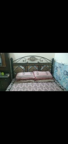 Bed In good Condition for sale