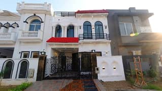 Prime Location A Centrally Located House Is Available For sale In Lahore